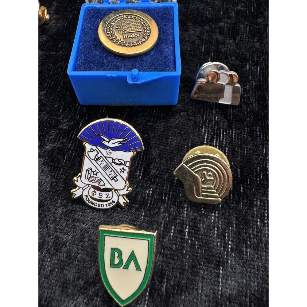 Collectible Lapel Hat Pins Lot Of 20 Enamel Souvenir Mixed Subjects Vintage - Picture 9 of 15